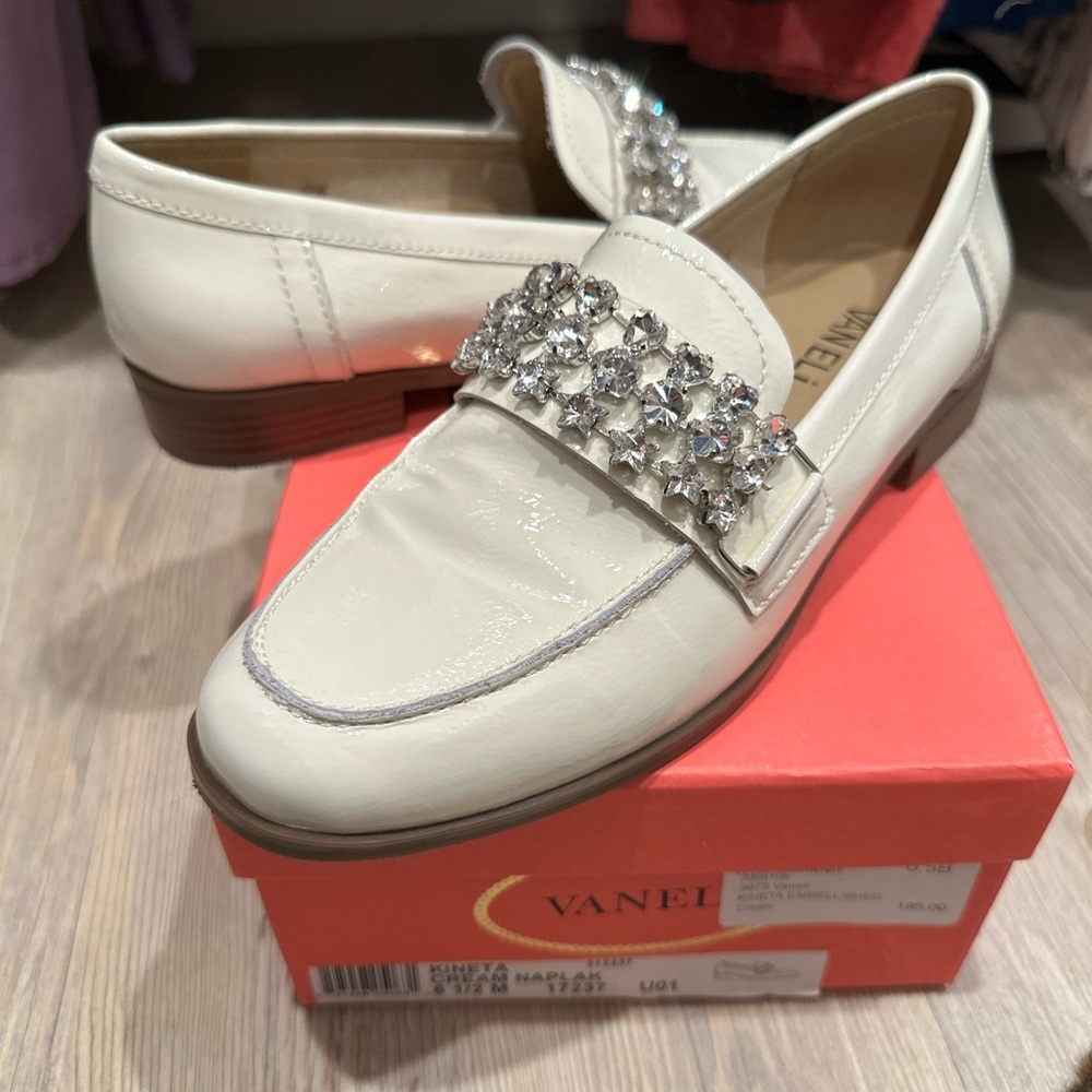 Vaneli Loafers